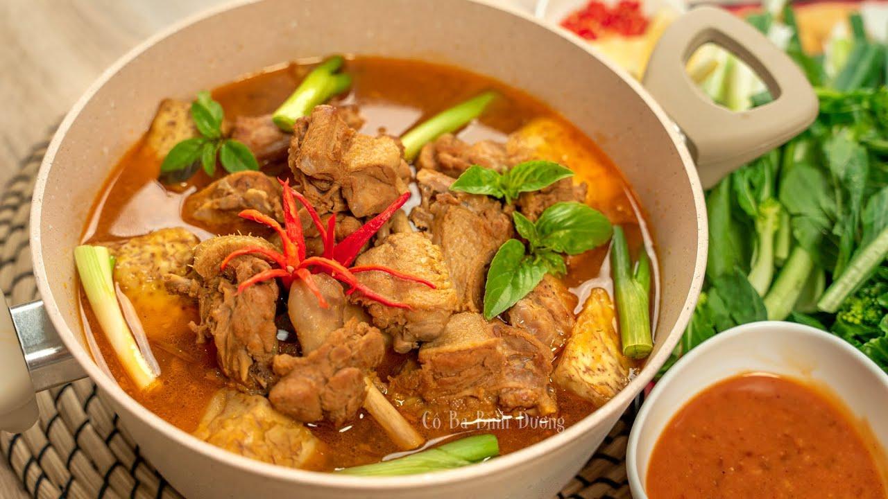 Nguyên liệu tươi ngon chuẩn bị cho món vịt nấu khóm gồm vịt, khóm, gia vị