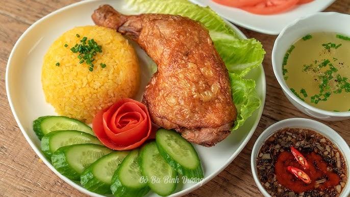 hinh-anh-ban-tay-dang-pha-che-nuoc-sot-trong-chen-voi-nuoc-tuong-dau-hao-duong