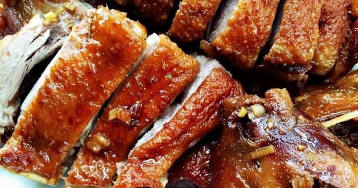 Thịt vịt tươi đã được sơ chế cẩn thận khử sạch mùi hôi sẵn sàng cho bước ướp gia vị món vịt om bia