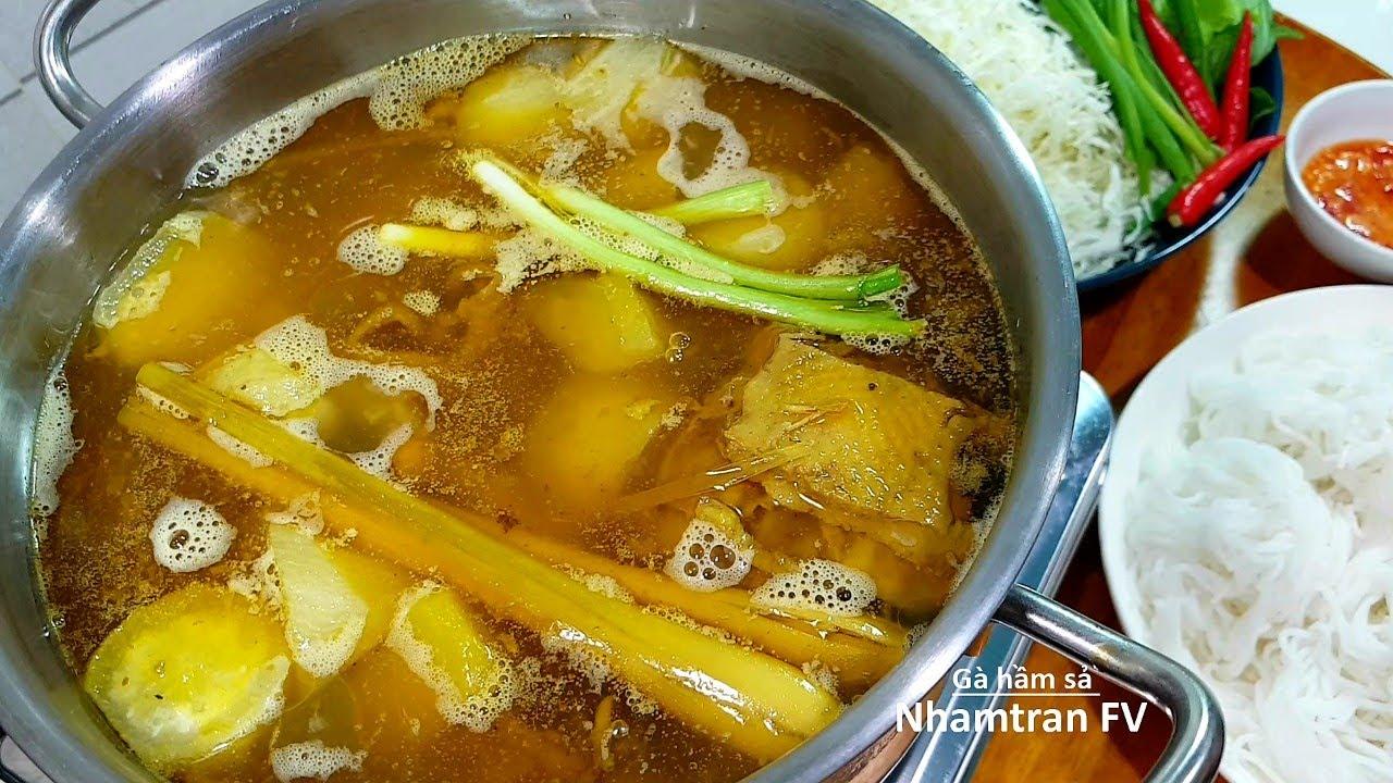 Món vịt xào sả ớt hấp dẫn ăn kèm bát cơm trắng nóng hổi cho bữa ăn gia đình