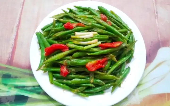 6. Đậu que xào cà chua