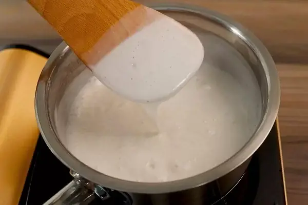 Nấu nước cốt dừa béo thơm