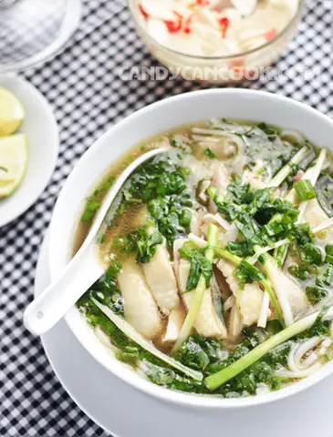 Thơm béo phở Gà ngày đông lạnh