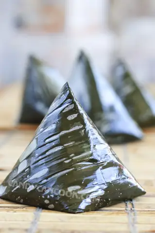 Bánh giò nóng – Pyramidal Rice Dumpling for Good Friday