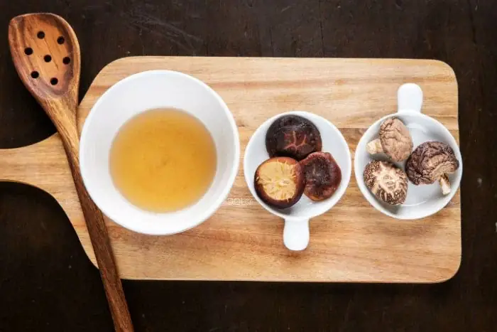 Cách làm nước dùng dashi từ nấm đông cô Cách làm nước dùng dashi từ nấm đông cô