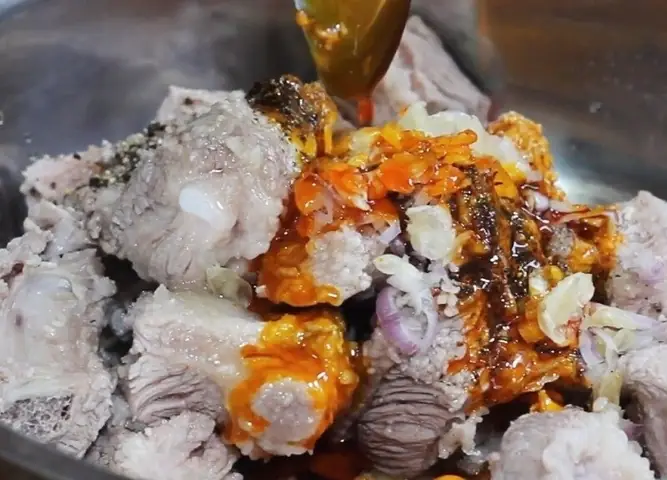 Bước 2: Ướp xương Bước 2: Ướp xương