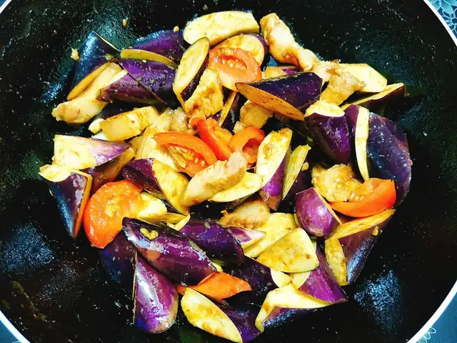 Bước 2. Làm cà bung đậu thịt Bước 2. Làm cà bung đậu thịt