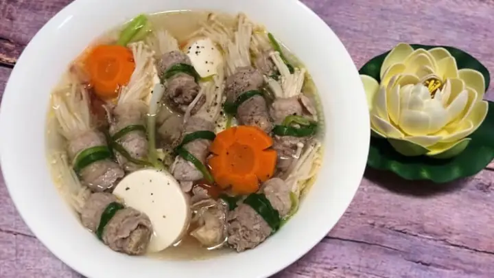 Cách Nấu Món Canh Thịt Bò Cuộn Nấm Kim Châm