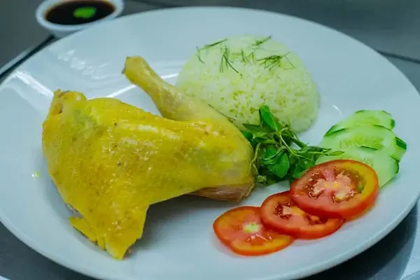 Hướng dẫn chi tiết cách nấu món cơm gà thơm ngon, đậm đà Hướng dẫn chi tiết cách nấu món cơm gà thơm ngon, đậm đà