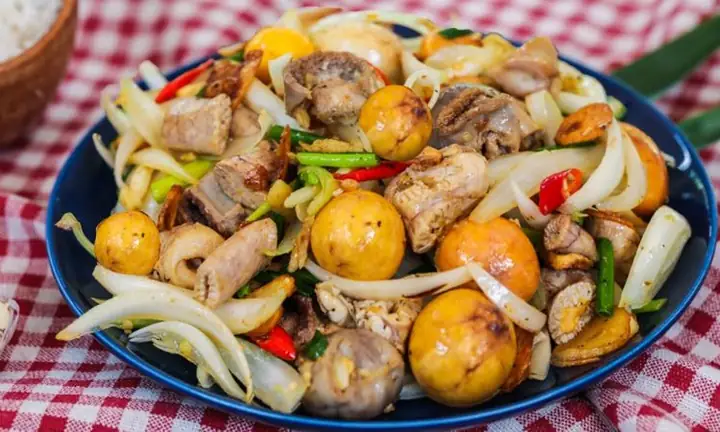 Lòng gà cháy tỏi kèm trứng non Lòng gà cháy tỏi kèm trứng non