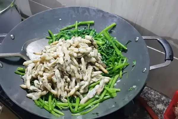 Cách xào ốc móng tay xào rau muống Cách xào ốc móng tay xào rau muống
