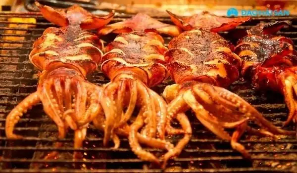 Mực một nắng nướng than Mực một nắng nướng than