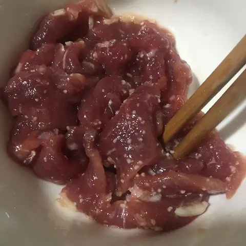 Sơ chế và ướp thịt bò Sơ chế và ướp thịt bò