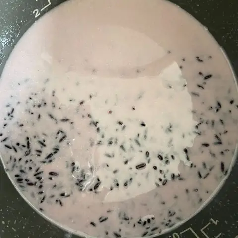 Nấu nếp cẩm bằng nồi cơm điện