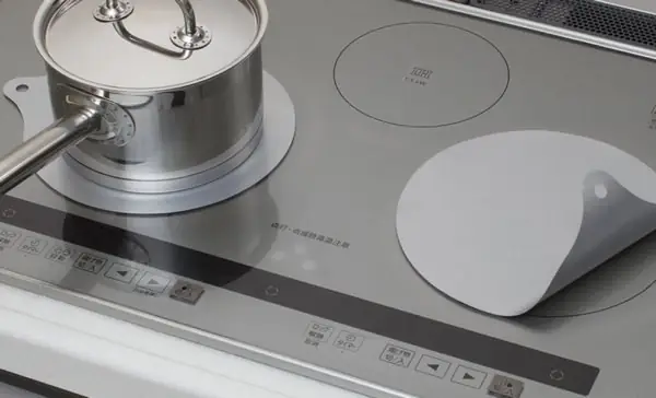 Dùng miếng truyền nhiệt bếp từ Dùng miếng truyền nhiệt bếp từ