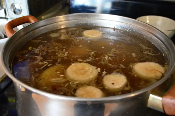 Sơ chế nguyên liệu món bún chả cá