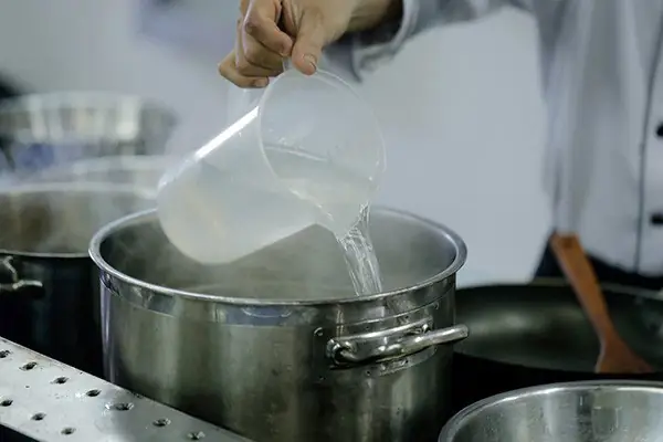 Bước 3: Nấu nước dùng chay rau củ Bước 3: Nấu nước dùng chay rau củ