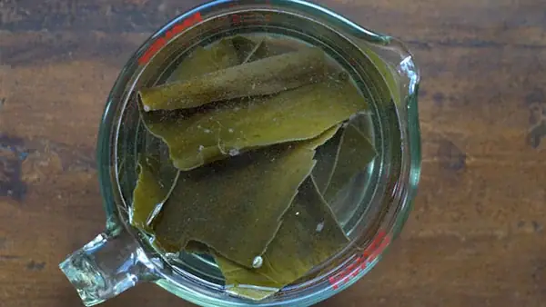 Bước 1: Sơ chế kombu