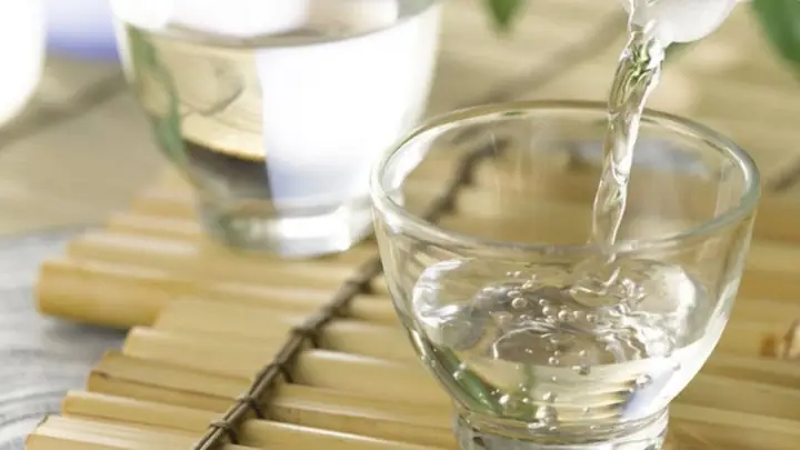 2. Cách làm nước lau nhà nhà bằng giấm trắng