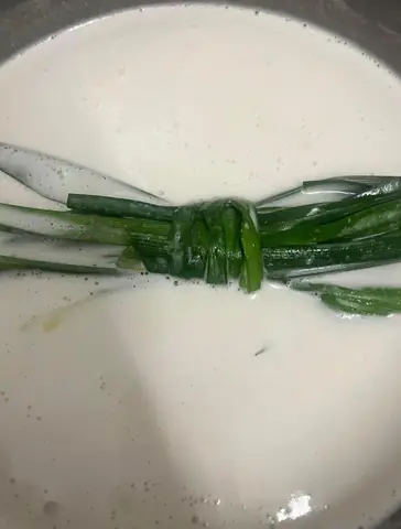 Một chai nước thạch sâm thanh mát, giòn ngọt, thêm nước cốt dừa thơm ngậy sẽ là thức uống giải nhiệt vô cùng hấp dẫn cho mùa hè này.