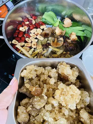 Một chai nước thạch sâm thanh mát, giòn ngọt, thêm nước cốt dừa thơm ngậy sẽ là thức uống giải nhiệt vô cùng hấp dẫn cho mùa hè này.