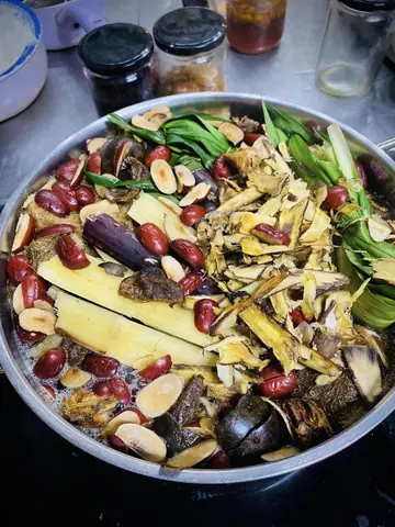 Một chai nước thạch sâm thanh mát, giòn ngọt, thêm nước cốt dừa thơm ngậy sẽ là thức uống giải nhiệt vô cùng hấp dẫn cho mùa hè này.