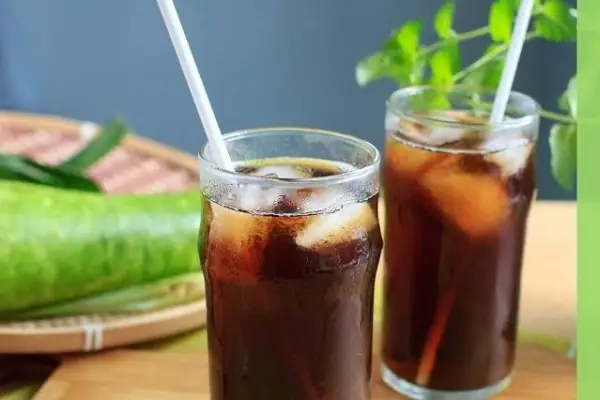 Những ngày hè về quê ăn uống quá đà hay thức khuya, uống nhiều rượu bia, … là những nguyên nhân chủ yếu khiến cơ thể tích nhiệt và nhiều độc tố có hại. Nếu gặp phải những trường hợp trên bạn có thể nấu và dùng ngay 5 loại nước sâm thanh nhiệt cơ thể sau  hè để được thanh mát cả năm nhé!