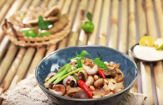 Bước 3: Xào ốc mỡ với me