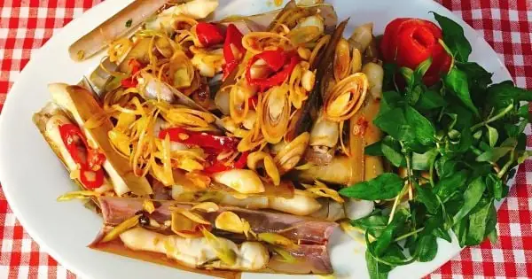 Bước 3: Làm ốc móng tay xào sả ớt