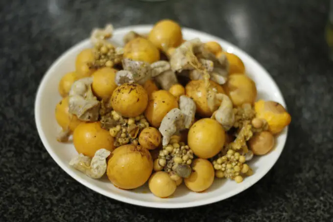 Cách làm trứng non, lòng gà cháy tỏi ngon như tiệm