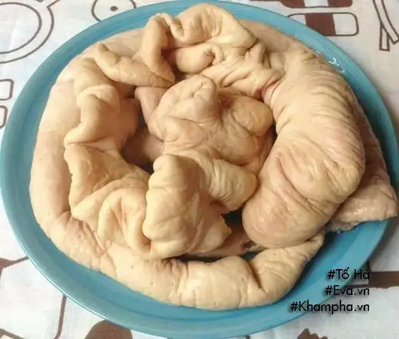 Thú linh khìa nước dừa vàng nâu óng ánh, dai dai, giòn giòn thơm phức, nước dừa và gia vị quyện vào nhau sền sệt, mùi thơm ngọt rất đặc trưng.