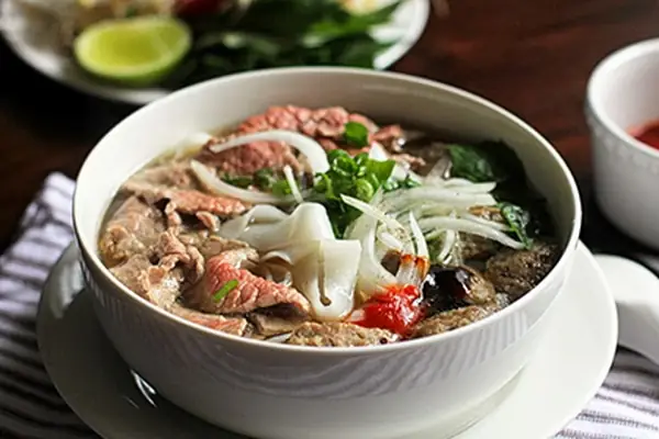 Sơ chế nguyên liệu phở bắp bò