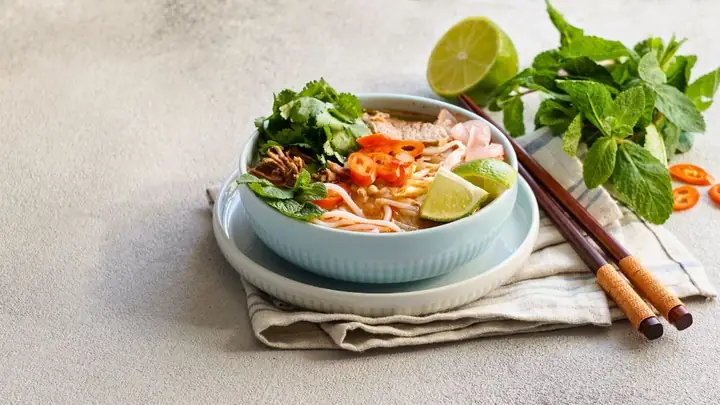 Cách nấu phở bò bằng nồi áp suất thơm ngon tiện lợi