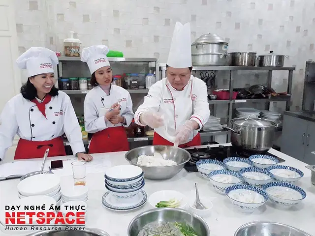 Học cách làm phở gà trộn, nấu phở bò, phở gà chị Thúy