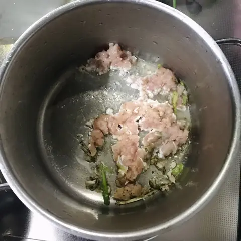 Ướp và xào thịt Ướp và xào thịt