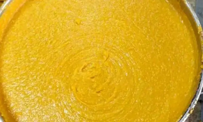 Bước 2: Nghiền nát khoai và trộn men