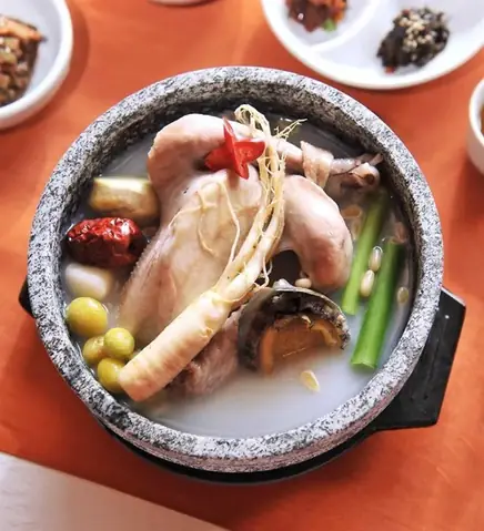 Gà hầm sâm: Món ăn tuyệt ngon của đất Hàn Quốc