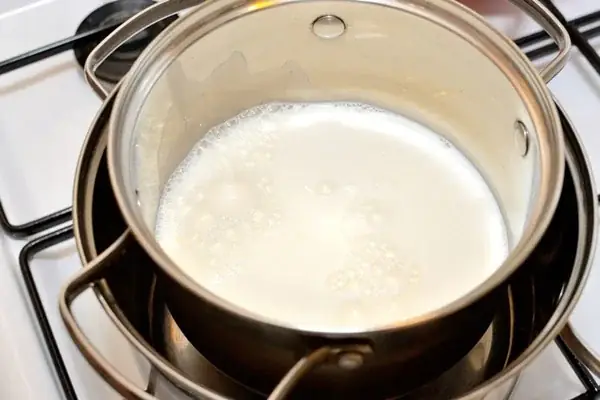 Bước 1: Làm hỗn hợp sữa chua phô mai mịn