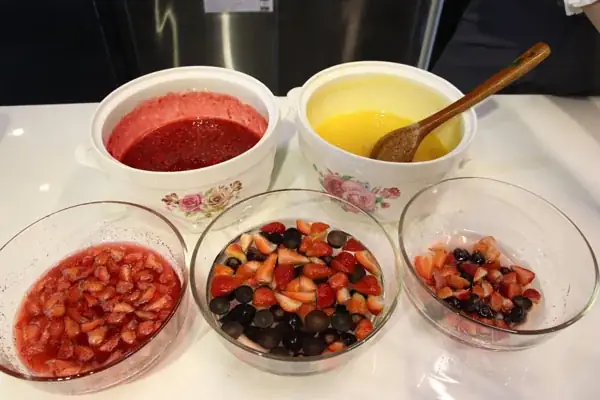 Xử Lý Trái Cây Tươi Để Kết Hợp Cùng Sữa Chua