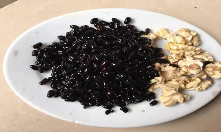 Cách nấu sữa đậu đen óc chó Cách nấu sữa đậu đen óc chó