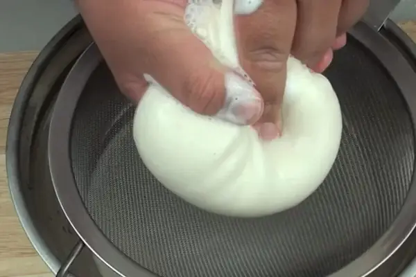 Cách làm sữa đậu nành thơm ngon, không bị đông ngay tại nhà