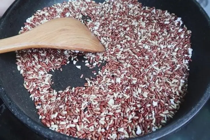 Rang hạt gạo lứt