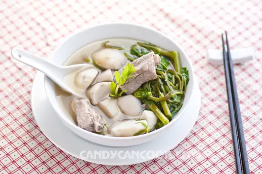 Mát ruột với canh rau muống khoai sọ Mát ruột với canh rau muống khoai sọ