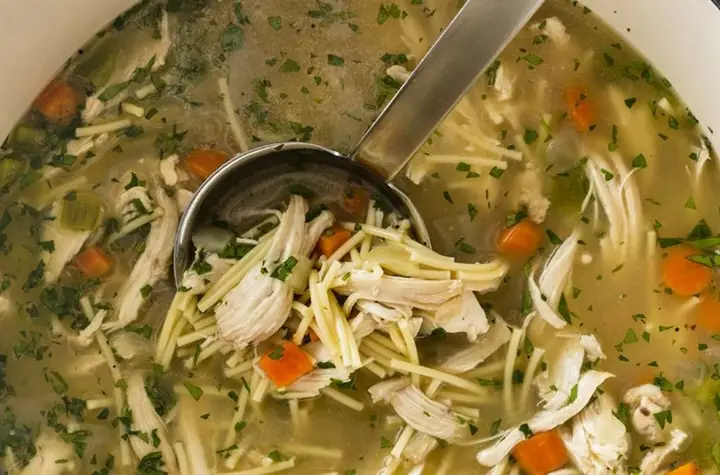 Súp gà rau củ