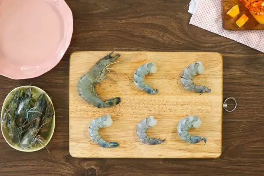 cách nấu súp tôm bí đỏ cho bé ăn dặm