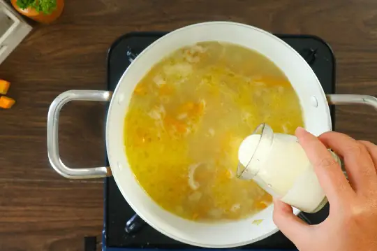 cách nấu súp tôm bí đỏ cho bé ăn dặm