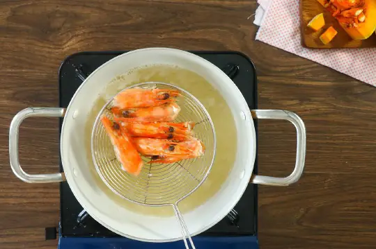 cách nấu súp tôm bí đỏ cho bé ăn dặm