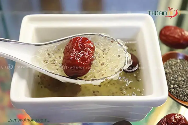 4. Yến chưng táo đỏ hạt chia ổn định tinh thần, ngăn ngừa lão hóa