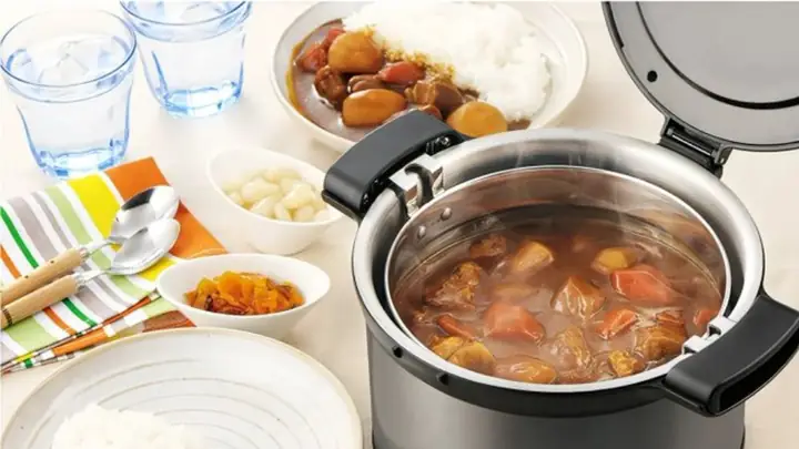 Bước 3: Nấu bò kho bằng nồi áp suất