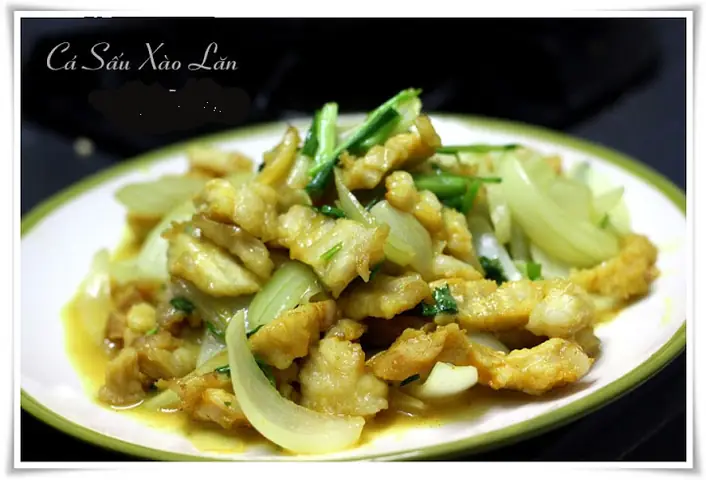 1. Thịt cá sấu xào lăn